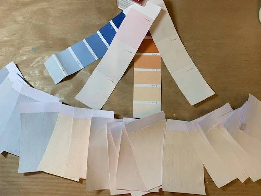 PLUSIEURS ESSAIS SONT NÉCESSAIRE POUR ARRIVER A CONTRE TYPER UNE TEINTE 