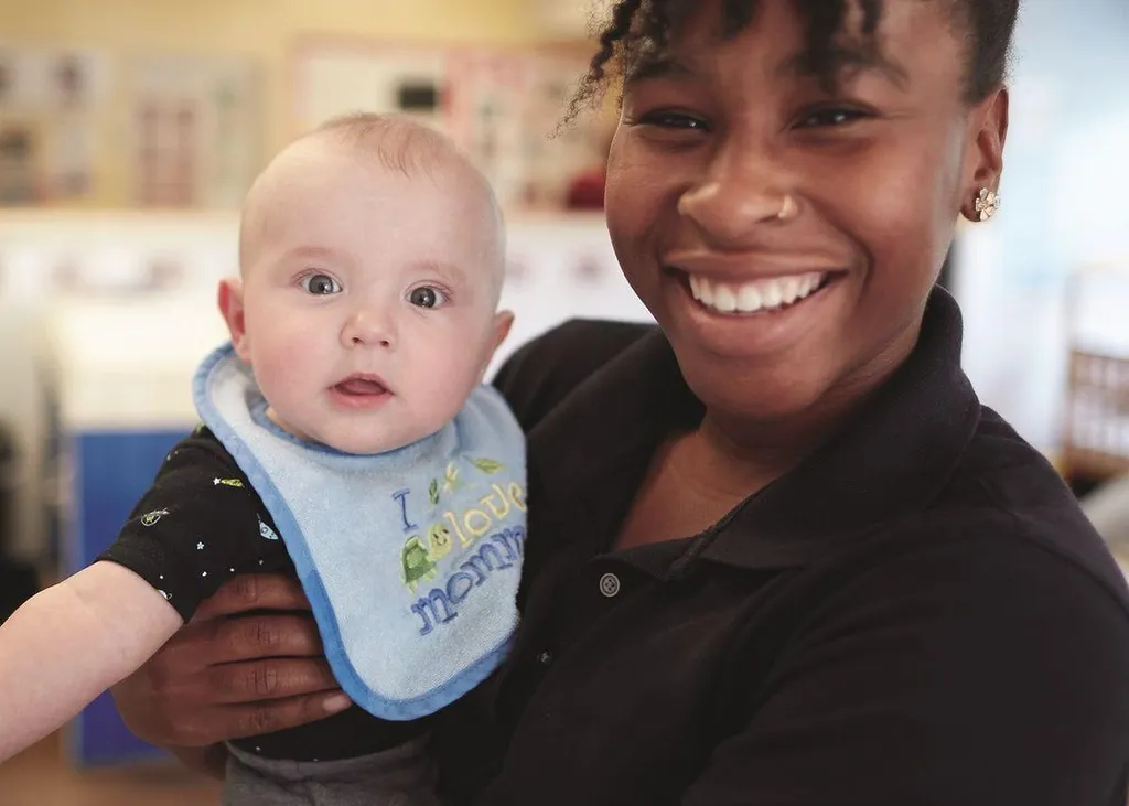 Sécurité affective en micro-crèche près d'Aucamville assurée par des professionnels attentifs aux besoins des enfants