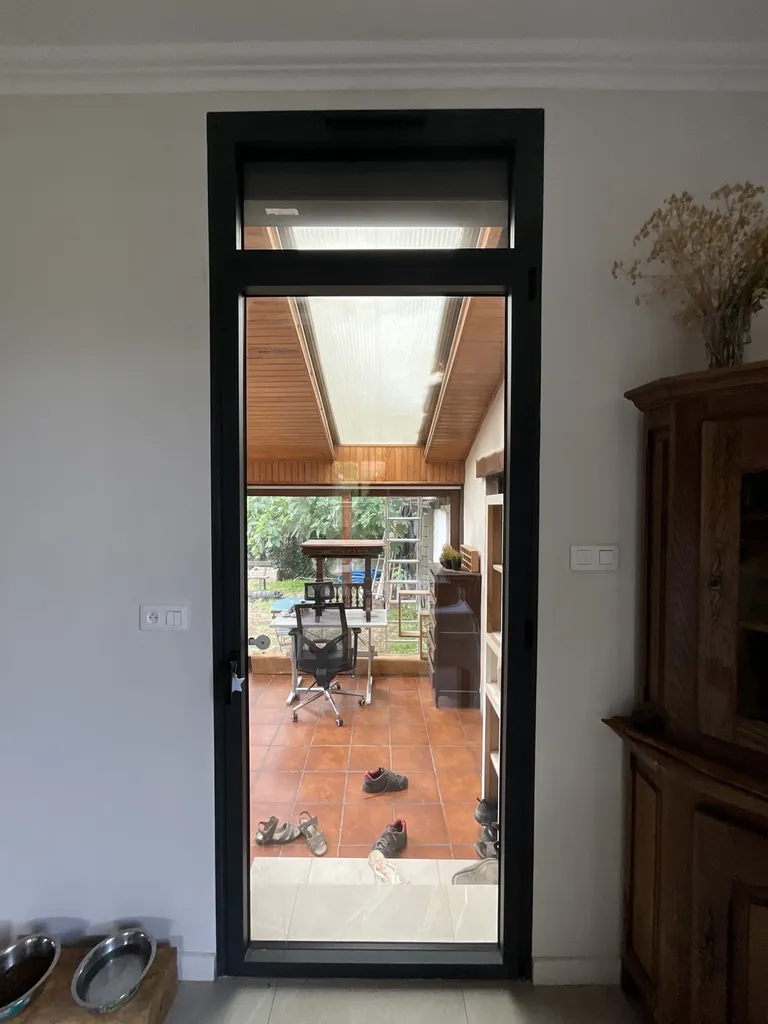 Porte-Fenêtre en ALU à double vitrage isolé à Aix