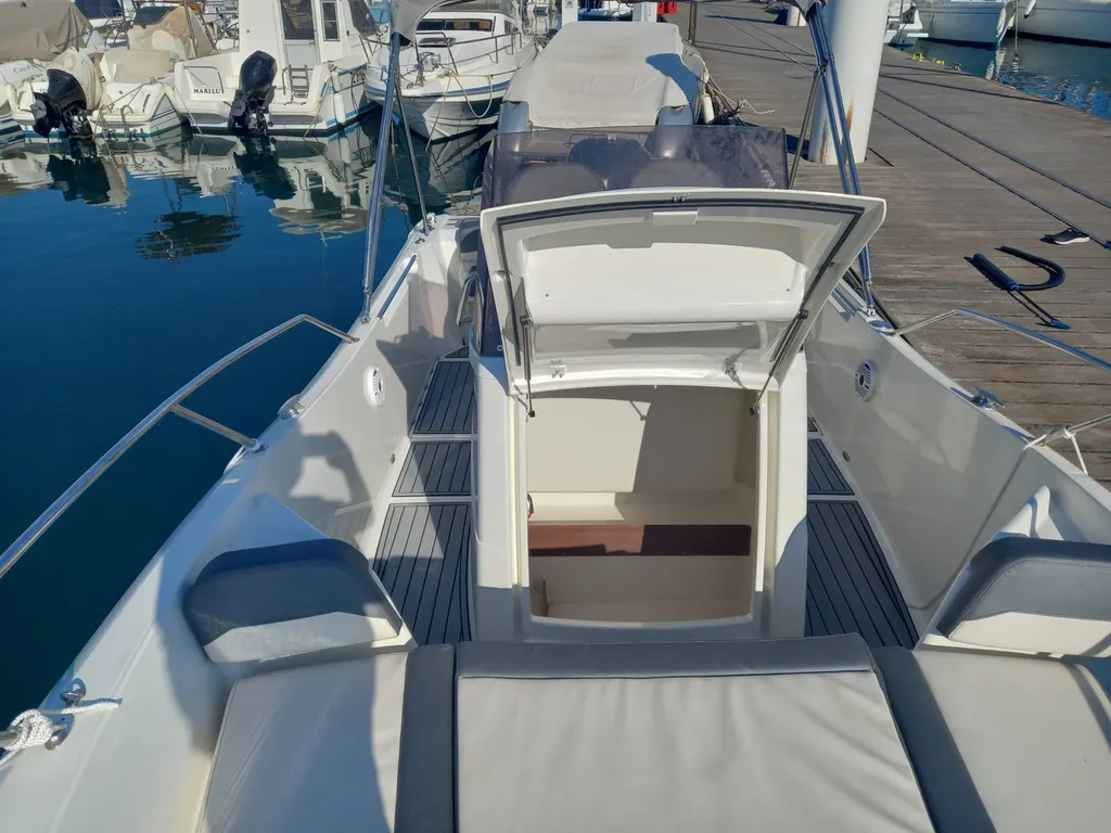 Louer une vedette au port de Bandol