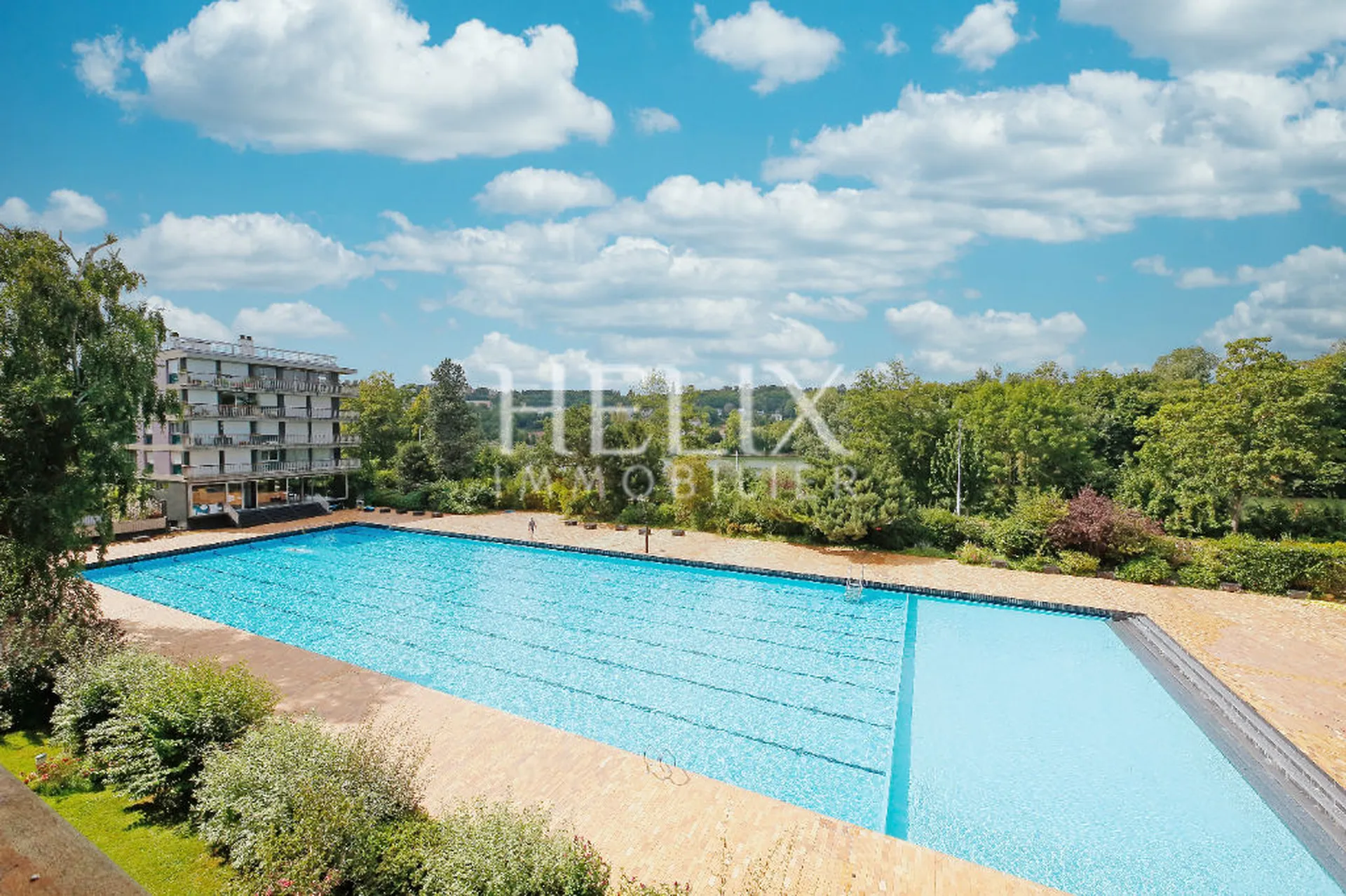 Le Pecq 4 pièces de 90 m2 - piscine - balcon - Vue sur Seine et terrasses de Saint Germain en Laye