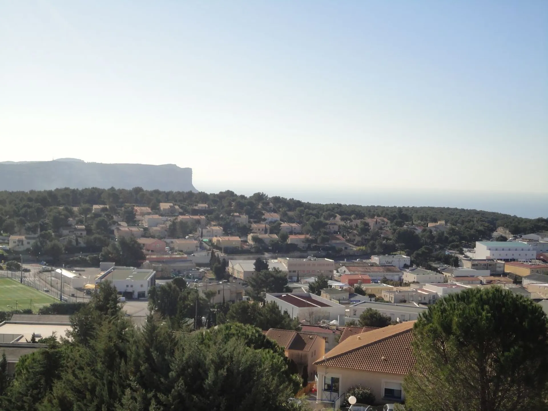 sur carnoux vente maison avec 2 appartements