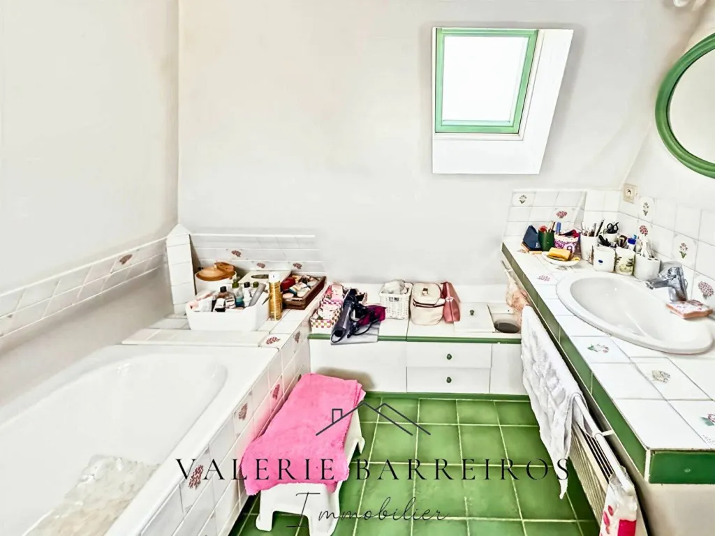 A vendre maison de caractère de 140 m² édifiée sur 850 m² de terrain sur le secteur de TOURVILLE LA RIVIERE 76410