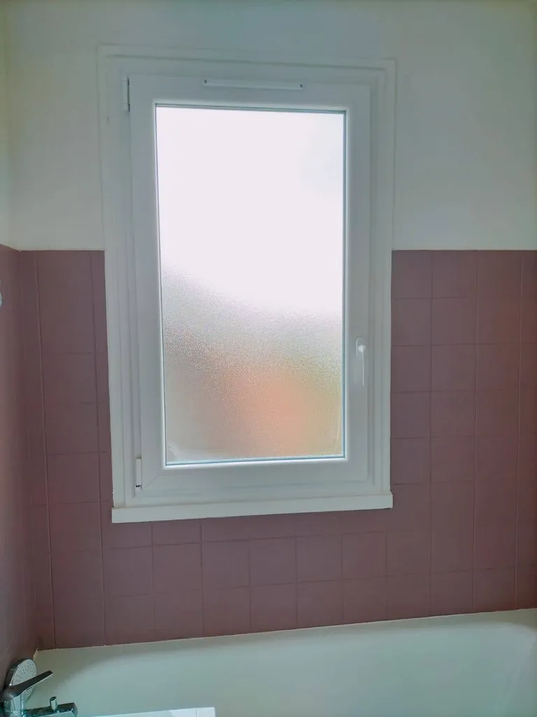 nstallation de fenêtres PVC double vitrage à Écully