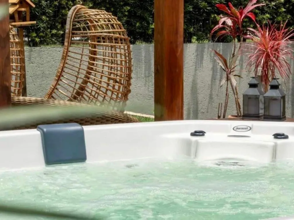 Spa Jacuzzi® 6 places : le modèle idéal pour votre extérieur