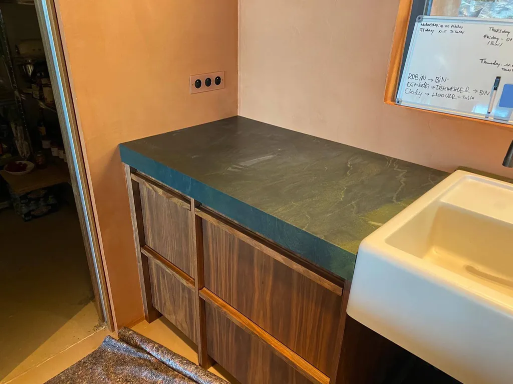 Plans de travail et îlot en Quartzite Avocatus à Saint Tropez 