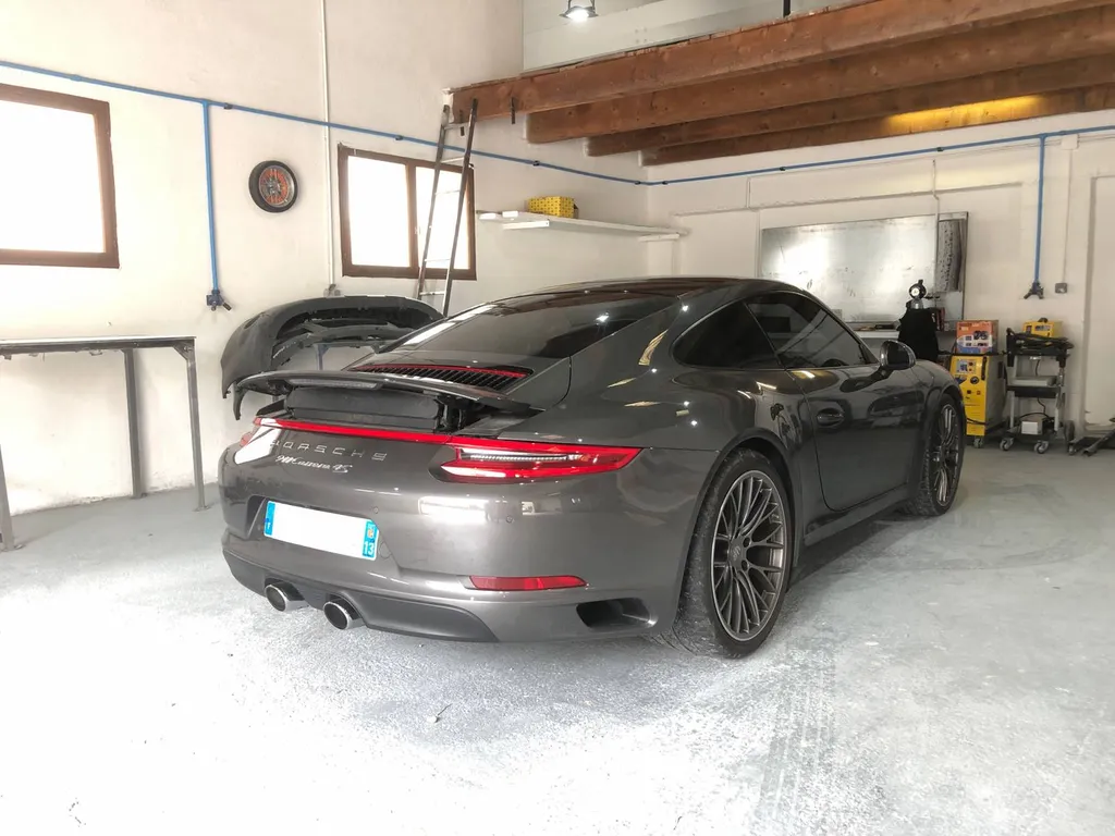 Réparation du Pare choc Arrière Porsche 991 Carrera 4S  à Carnoux en provence