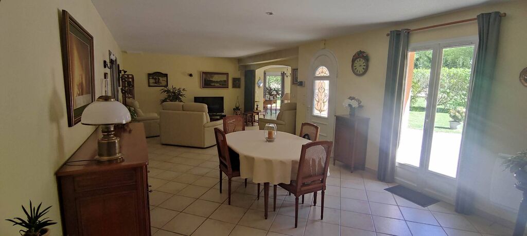 A vendre, dans un cadre paisible à LA CROISILLE (27190), Maison de plain-pied parfaitement entretenue et  sans vis-à-vis.