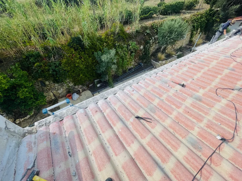 Pose de tuiles Canal sur P.S.T d’une toiture de Maison sur Venelles près de Aix en Provence