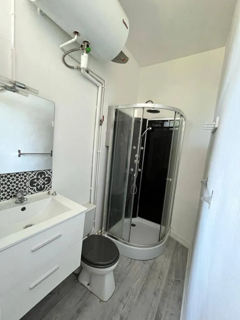 F1 meublé de 16,43m²