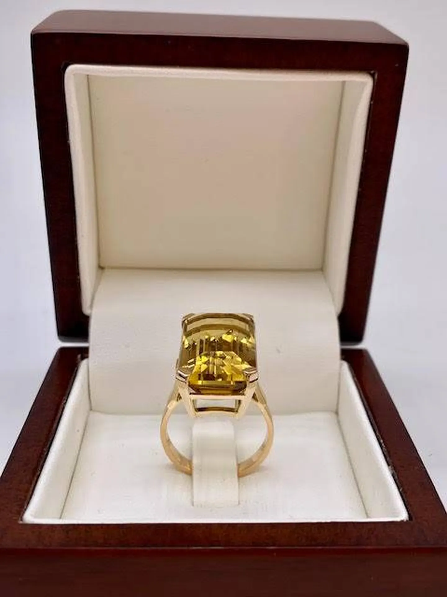 Or Ligne : Mettez la Main sur une Bague Citrine Éblouissante à La Teste de Buch près de Biganos