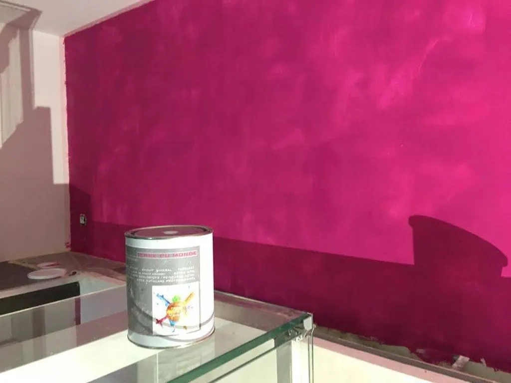 STUC rose magenta et stuc blanc  et finition CIRE TERRE DU MONDE