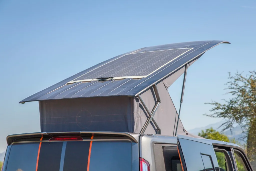 Pose de Toit relevable sur-mesure Ford Transit Custom L2H1 Sport avec panneau solaire intégré au capot posé à Marseille et dans les Bouches-du-Rhône