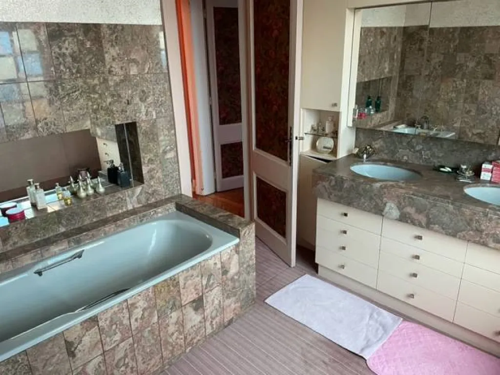 A vendre belle propriété anglo-normande de 260 m² habitables édifiée sur 778 m² de terrain