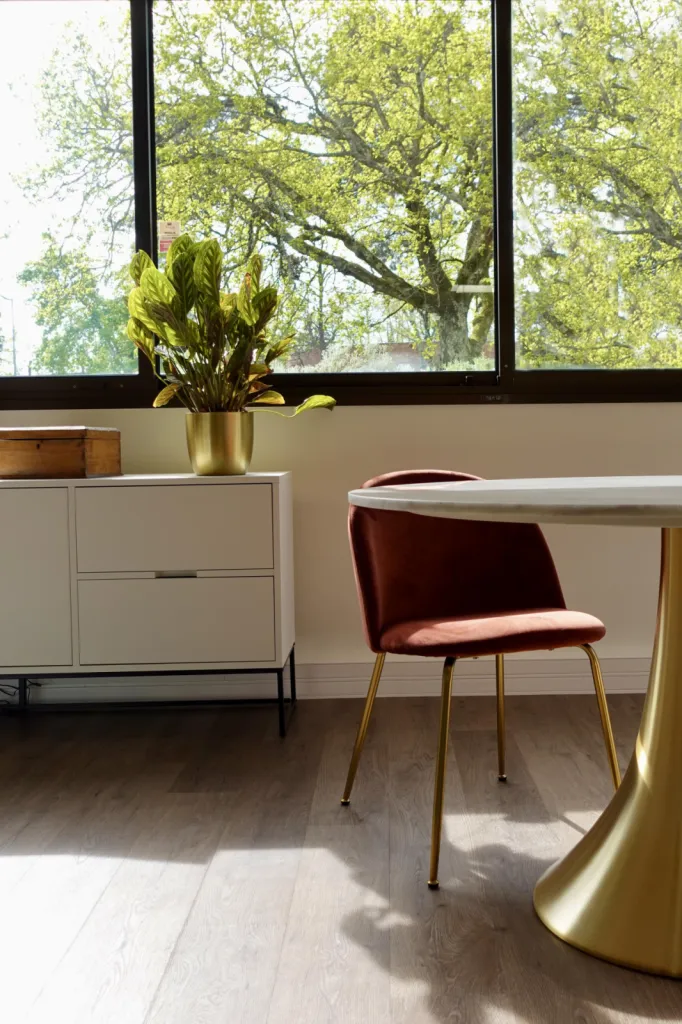 Aménagement professionnel et restructuration de bureaux à Mérignac par l'atelier D., architecte d'intérieur à Bordeaux 