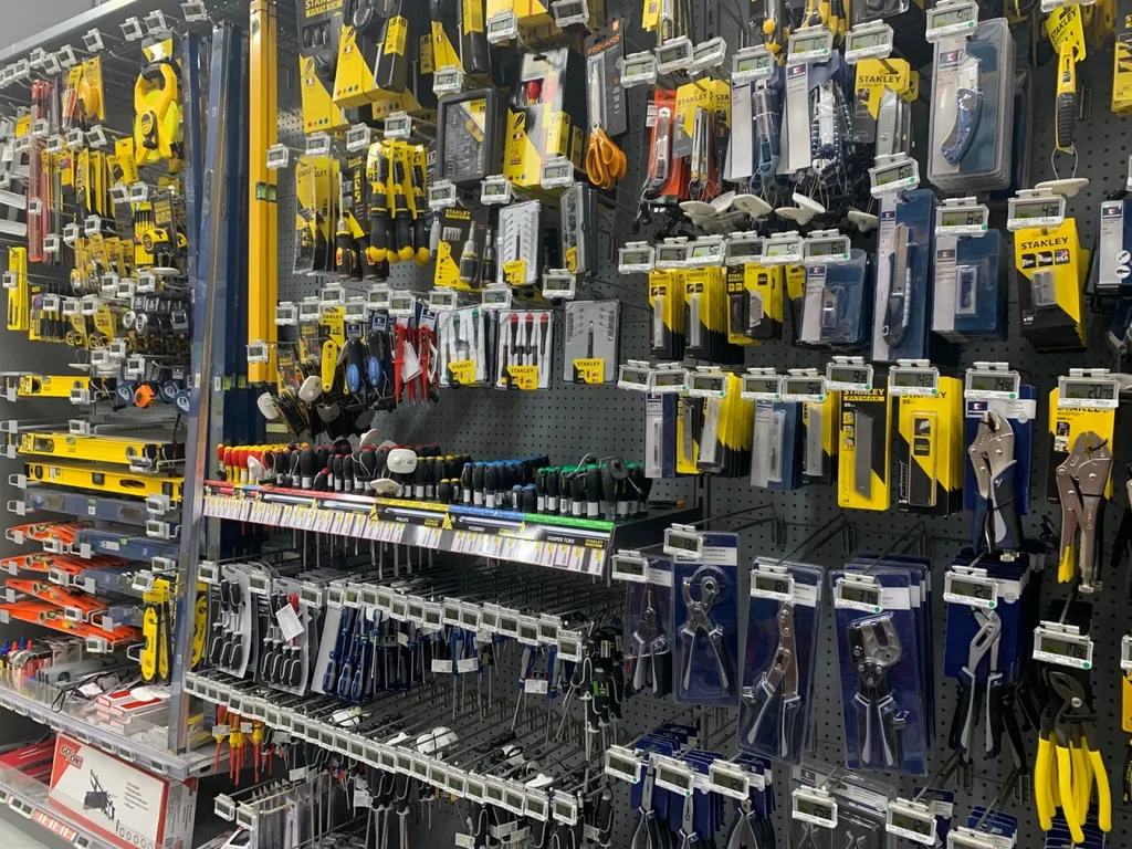 Outillage à main - tournevis - cutter - mètres