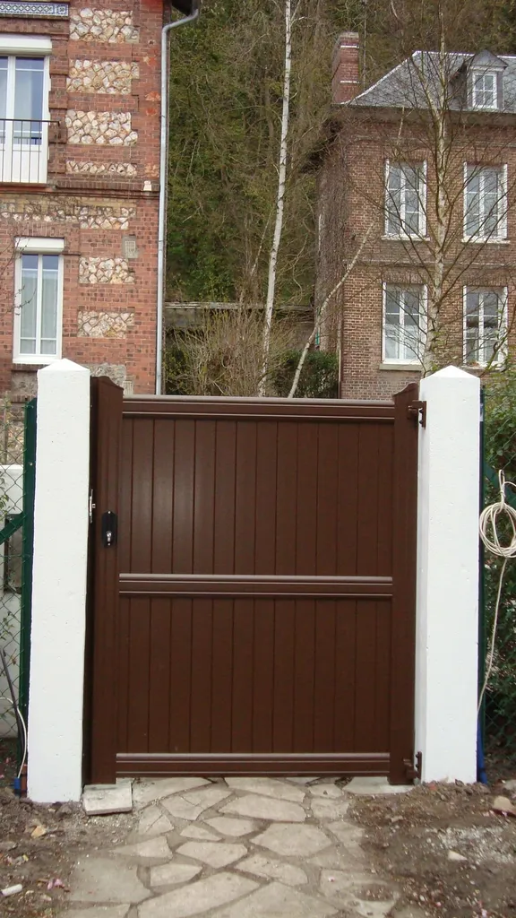 Installation de Portillon en Aluminium Standard ou Sur-Mesure, pour l'Accès Piéton Sécurisé à Rouen et son Agglomération en Seine-Maritime 76