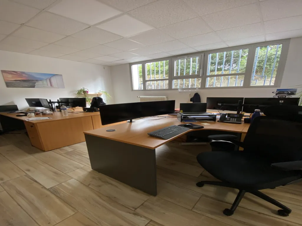 LE HAVRE - A VENDRE immeuble indépendant mixte de bureaux et d'habitation 475m2 en angle de rues sur axe passant.