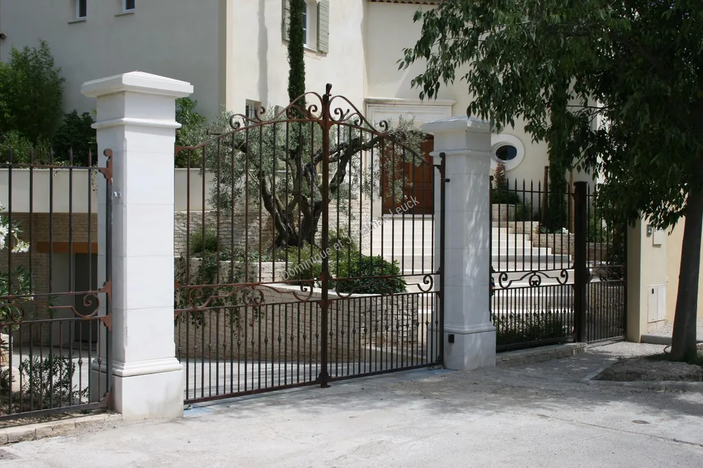 Piliers de portail en pierre