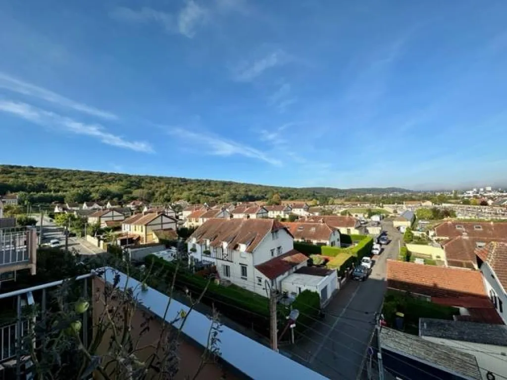 À vendre appartement au 4eme étage avec ascenseur sur la commune de Saint-Pierre Les Elbeuf