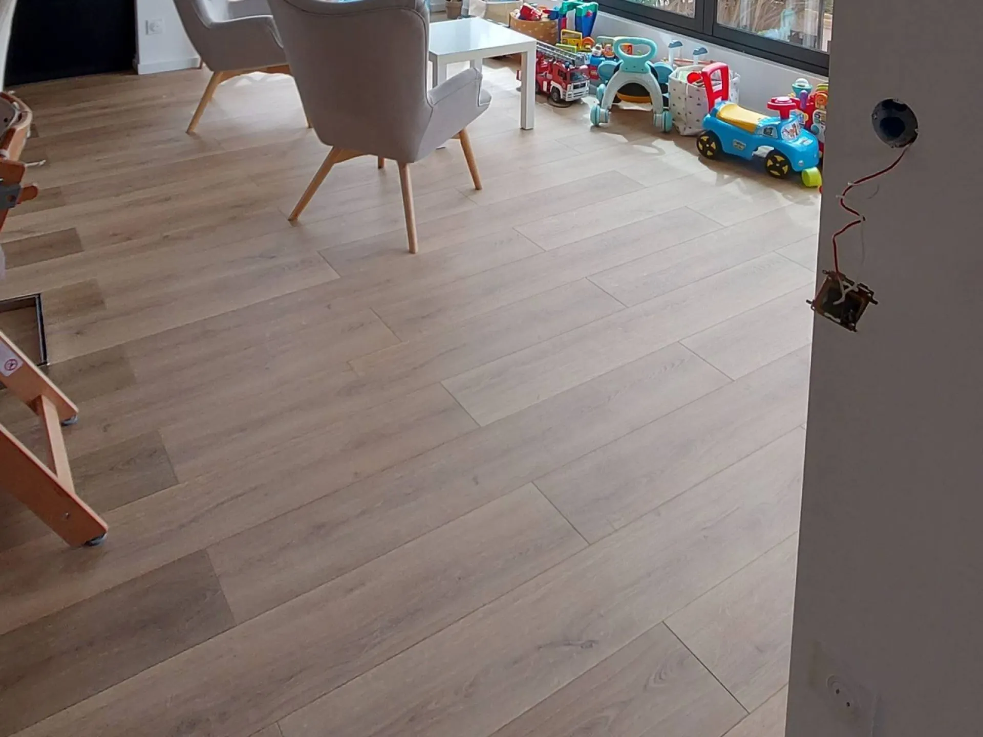 Pose de lames de parquet pour un agrandissement à Sainte Maxime dans le Var