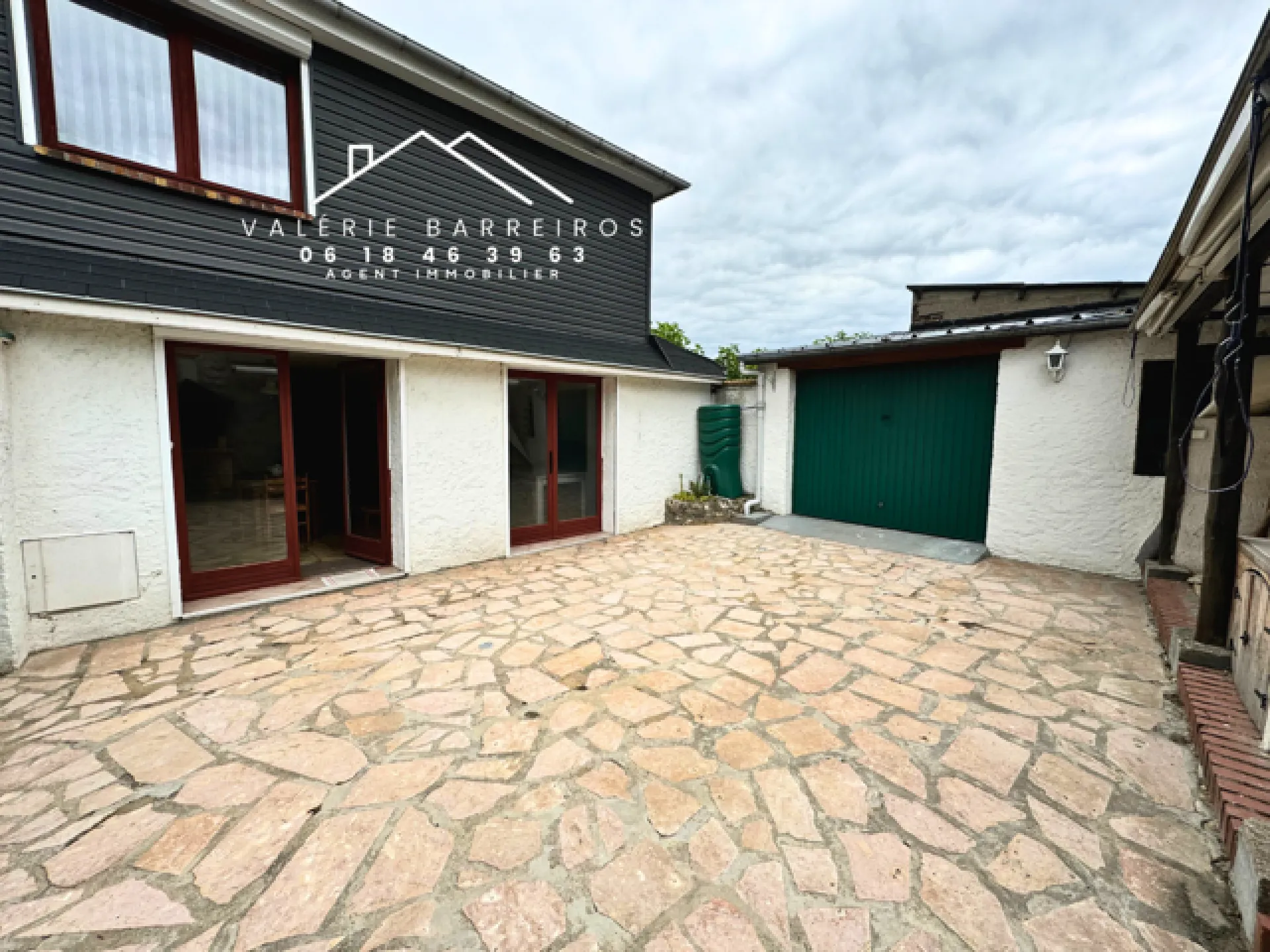 A vendre charmante maison traditionnelle de 100 m² édifiée sur un terrain de 411 m² sur la commune de ELBEUF 76500