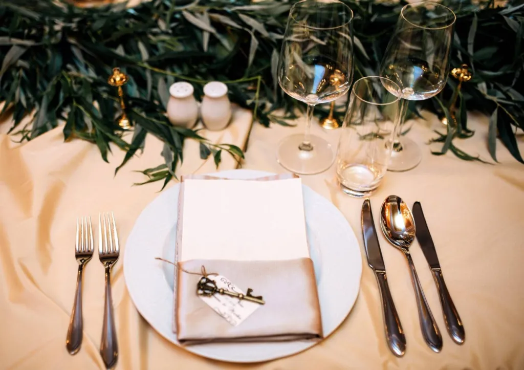 Optez pur la création d'une décoration dinatoire sur-mesure par votre Wedding Planner professionnelle 