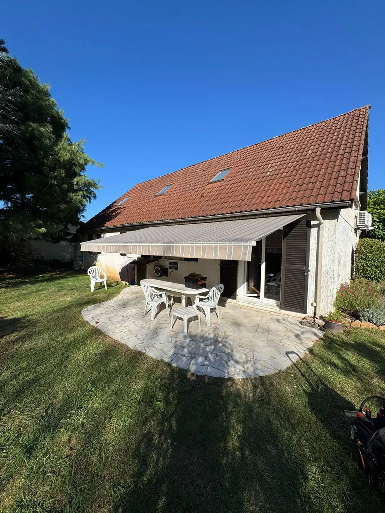Remplacement d’un store banne extérieur ancien par un nouveau store Franciaflex motorisé à Chassieu près de Villeurbanne