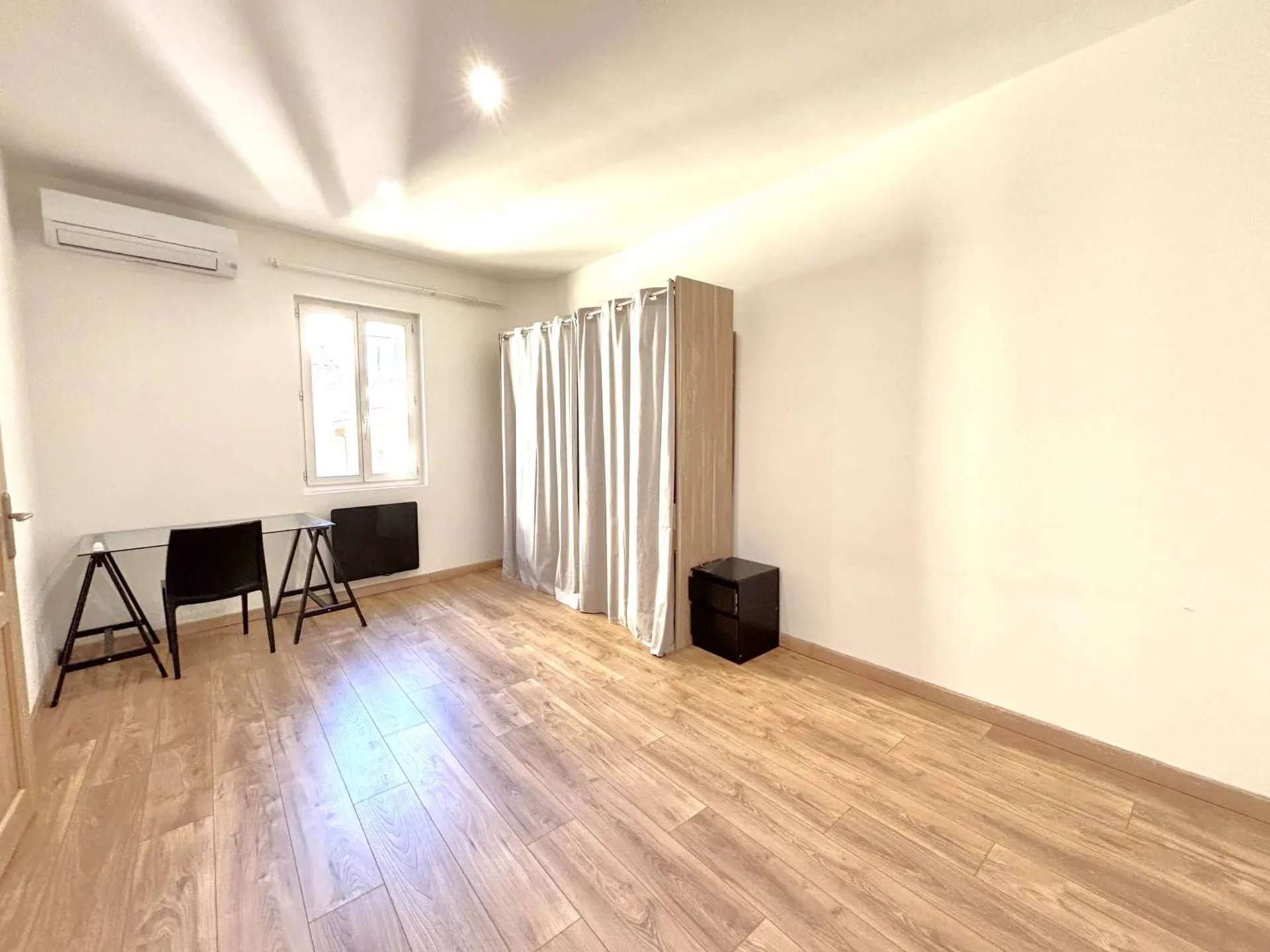 Appartement T2 en duplex Aubagne  dans le centre en dernier étage avec balcon