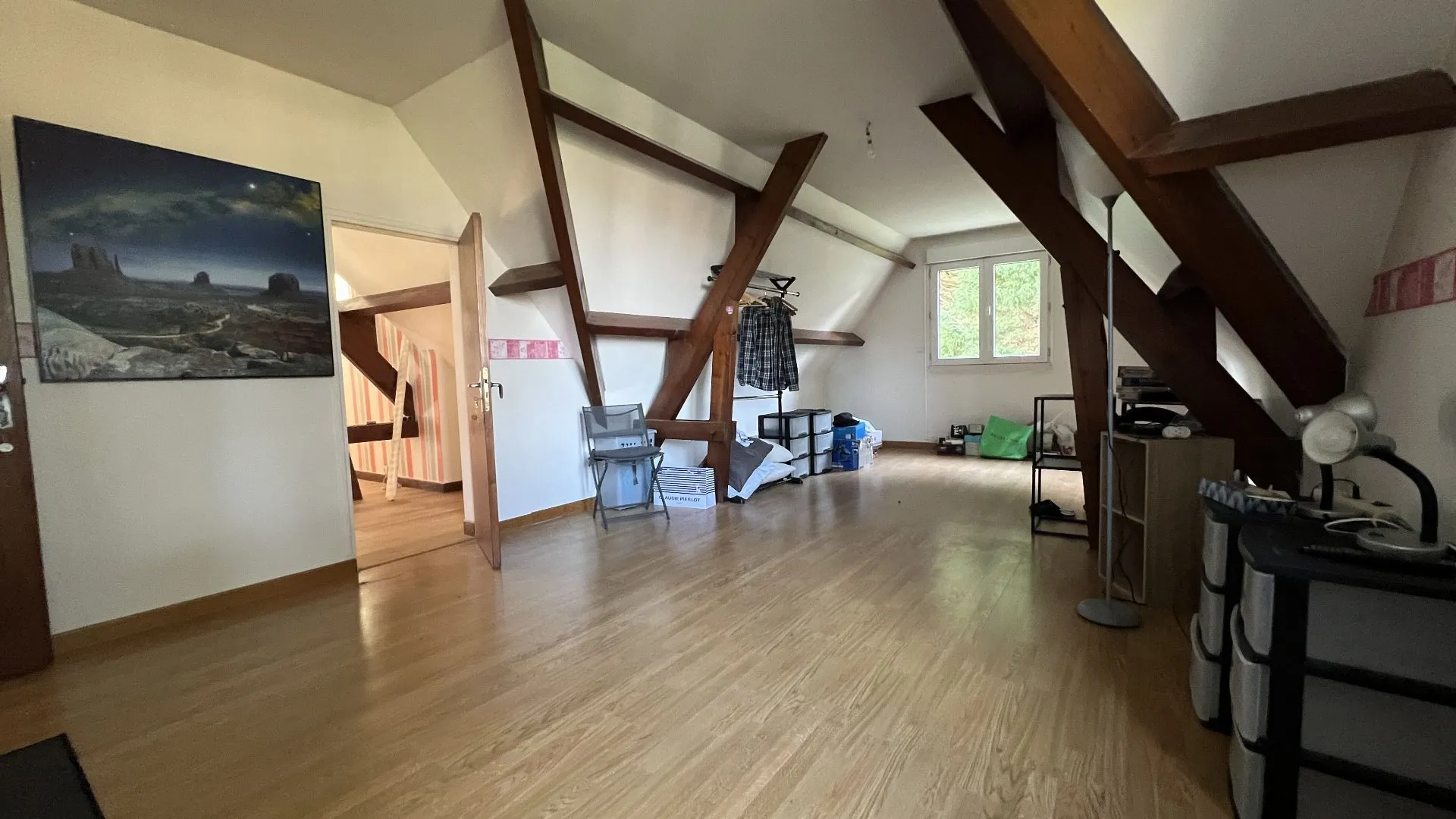 Maison d'Architecte, située à pont-et-Marais de 197 m², Parc paysager de 2 552 m² avec bois privatif