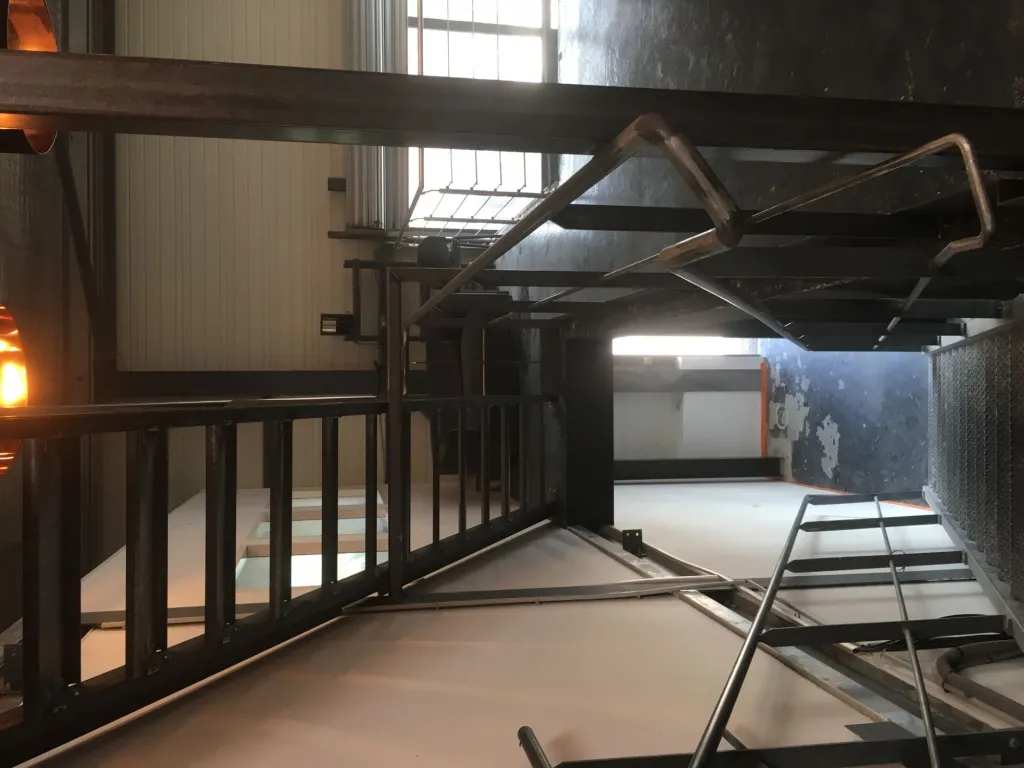 Escalier industriel à Venelles près d'Aix-en-Provence