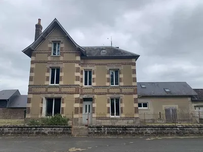 Entre VIMOUTIERS (61120) et ORBEC (14290), A VENDRE HARAS avec 39 ha