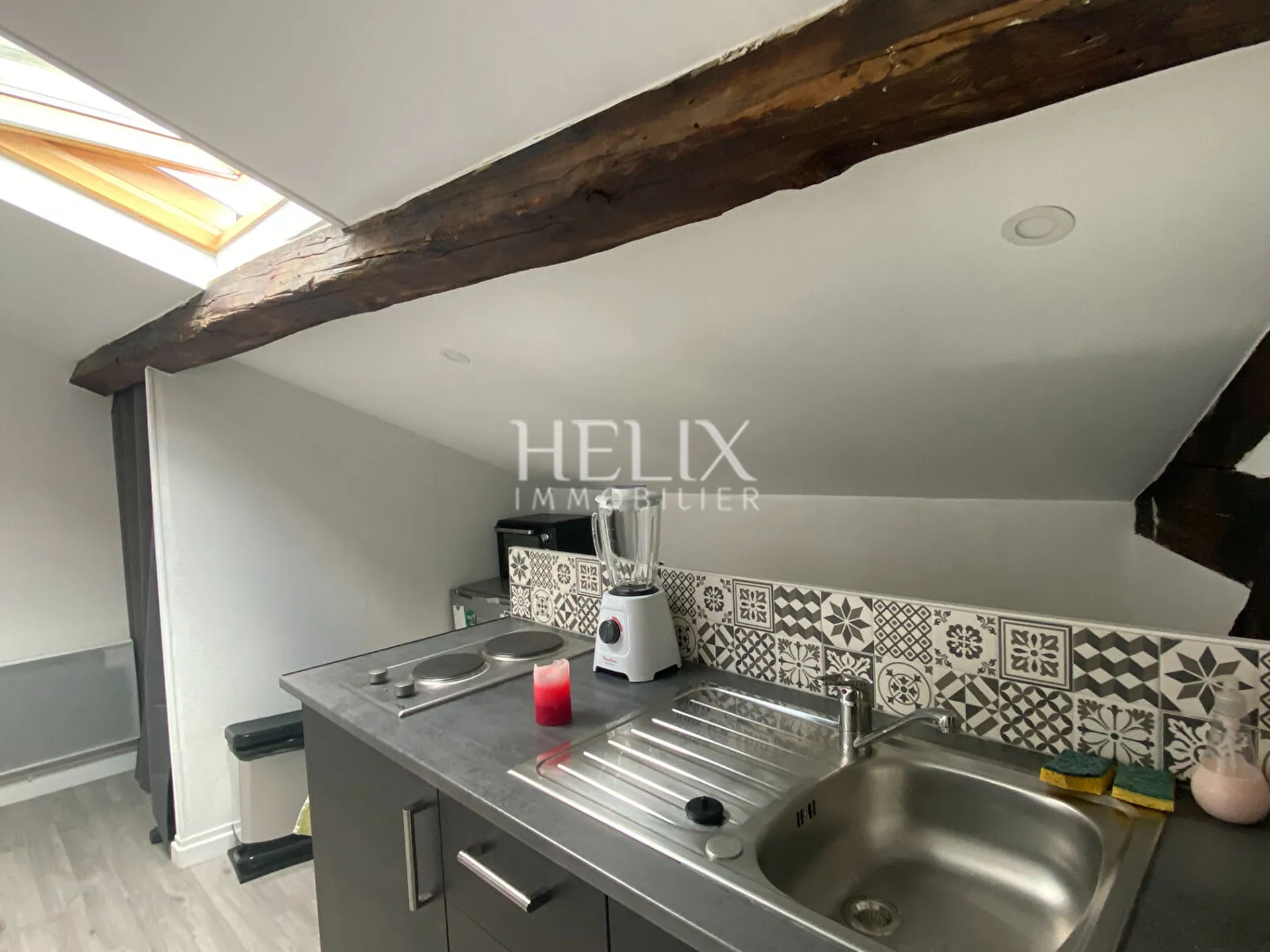 Exclusif A une minute à pied du RER un Studio avec beaucoup de charme dans  Saint Germain en Laye proche du château de la mairie des commerces d'une épicerie