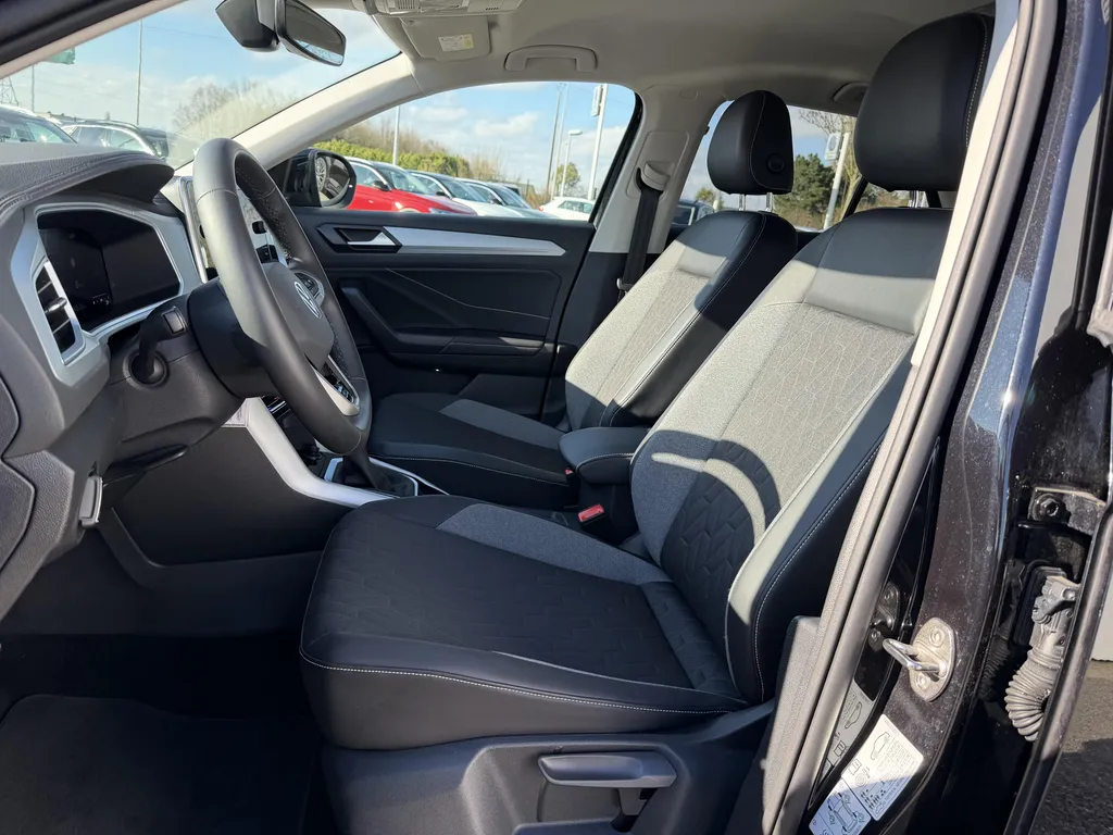 Achat voiture occasion aux environs de Rouen : découvrez notre Volkswagen T-Roc d'occasion récent disponible chez Caudebec Automobiles