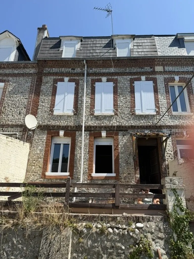 Rénovation complète intérieure de maison à Yport par GMB, maître d’œuvre spécialisé en rénovation et aménagement intérieur sur mesure