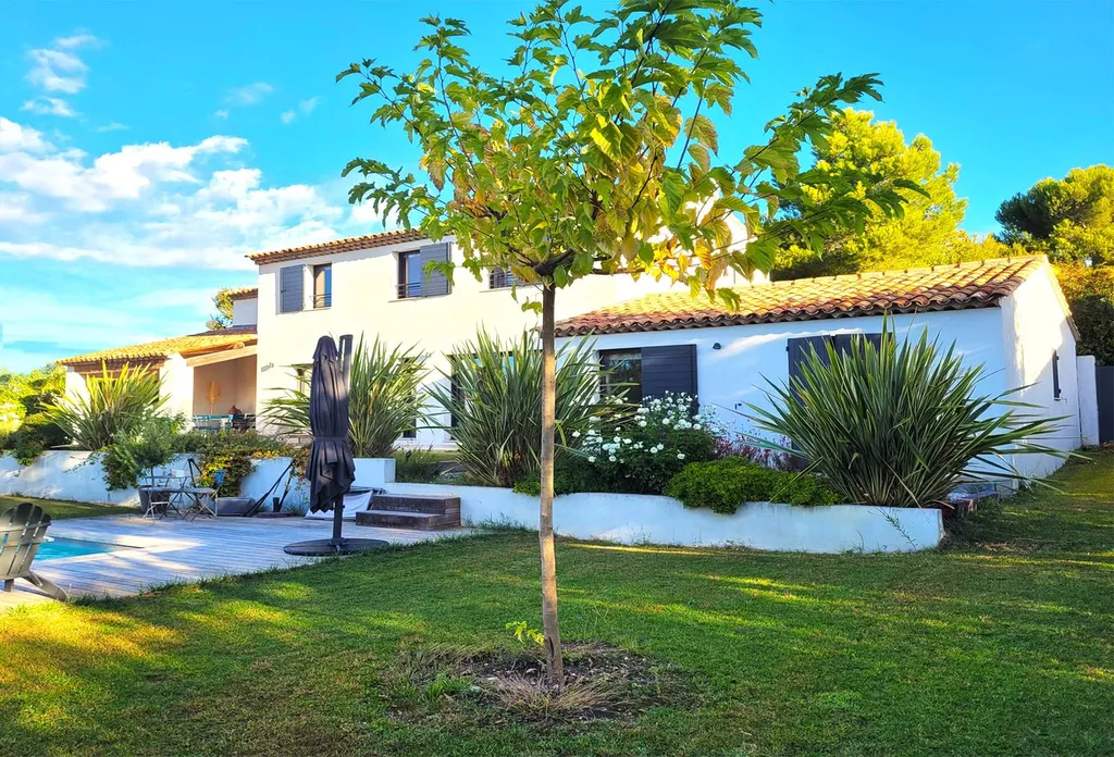 Constructeur de maison individuelle de style intemporel dans les bouches du rhône