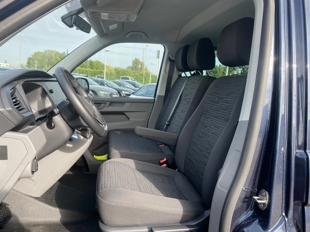 Volkswagen Caravelle d'occasion à vendre près du Havre : Van 9 places TDI 150 DSG7 disponible à La Frénaye