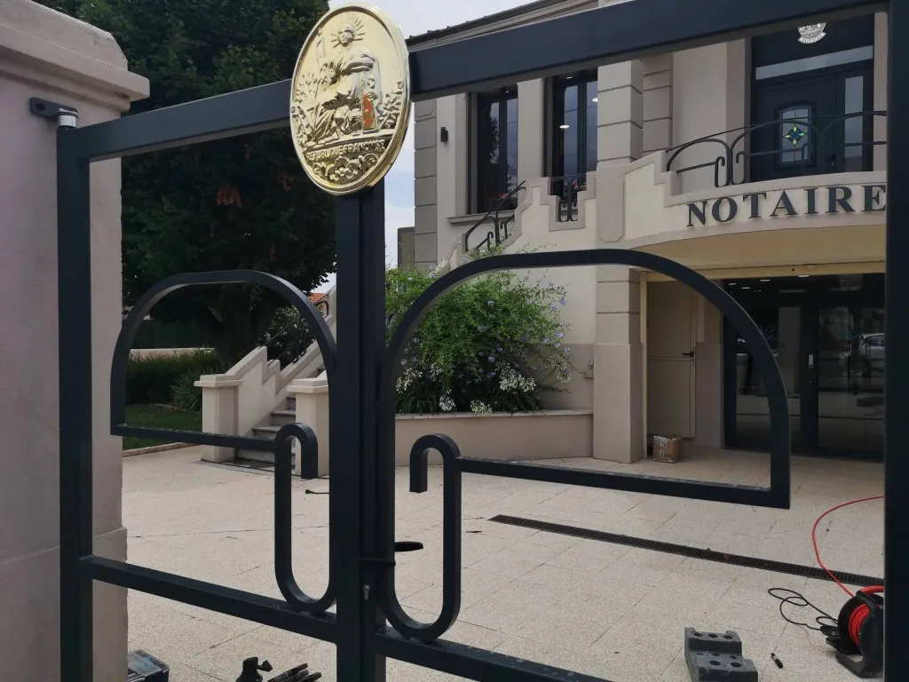 FABRICATION ET POSE PORTAIL FER FORGE  ORIGINAL FOS SUR MER