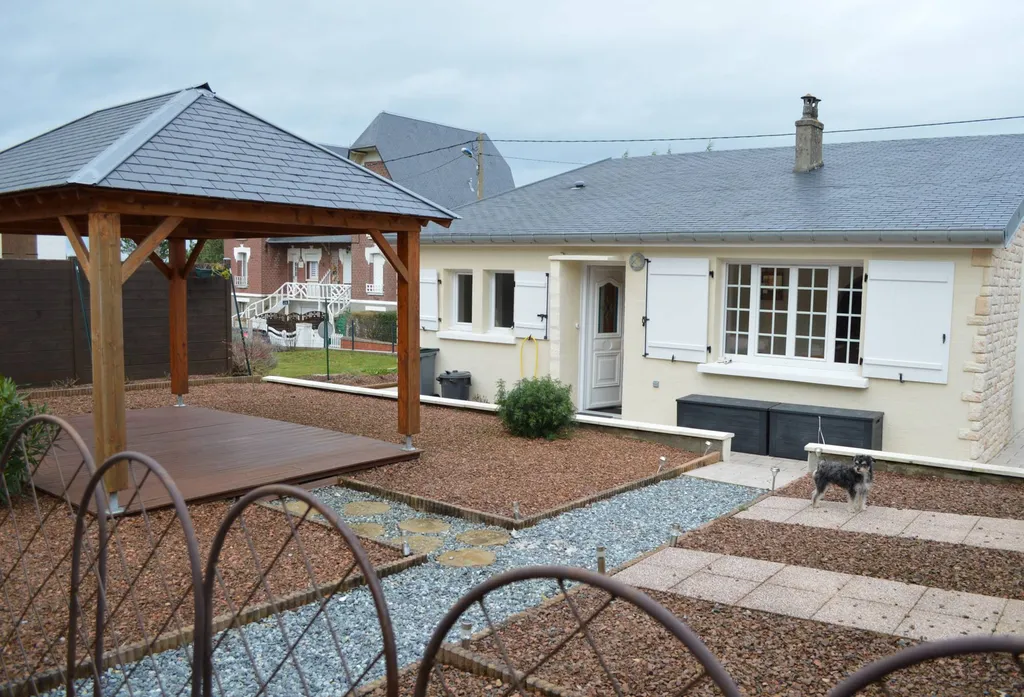 CHARMANTE MAISON BORD DE MER