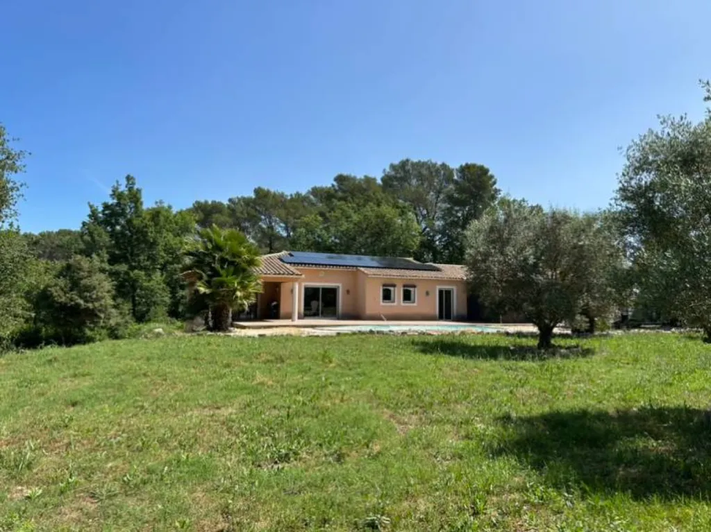 Installation sur mesure de 18 panneaux solaires Dmegc dès 15 990€