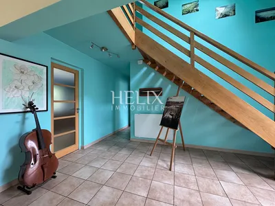 A vendre une jolie maison de 152,61 M², élégante et bien proportionnée, de 1985 édifiée sur un terrain de 1078 M² située dans un quartier calme à Villennes-sur-Seine.