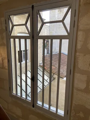 Réplique à l'identique de la fenêtre existante pour respect des préconisations de l'ABF à Bordeaux