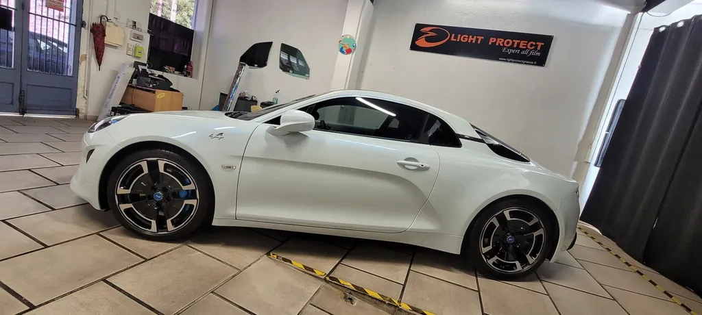 pose film solaire pas cher sur véhicule de prestige et protection céramique