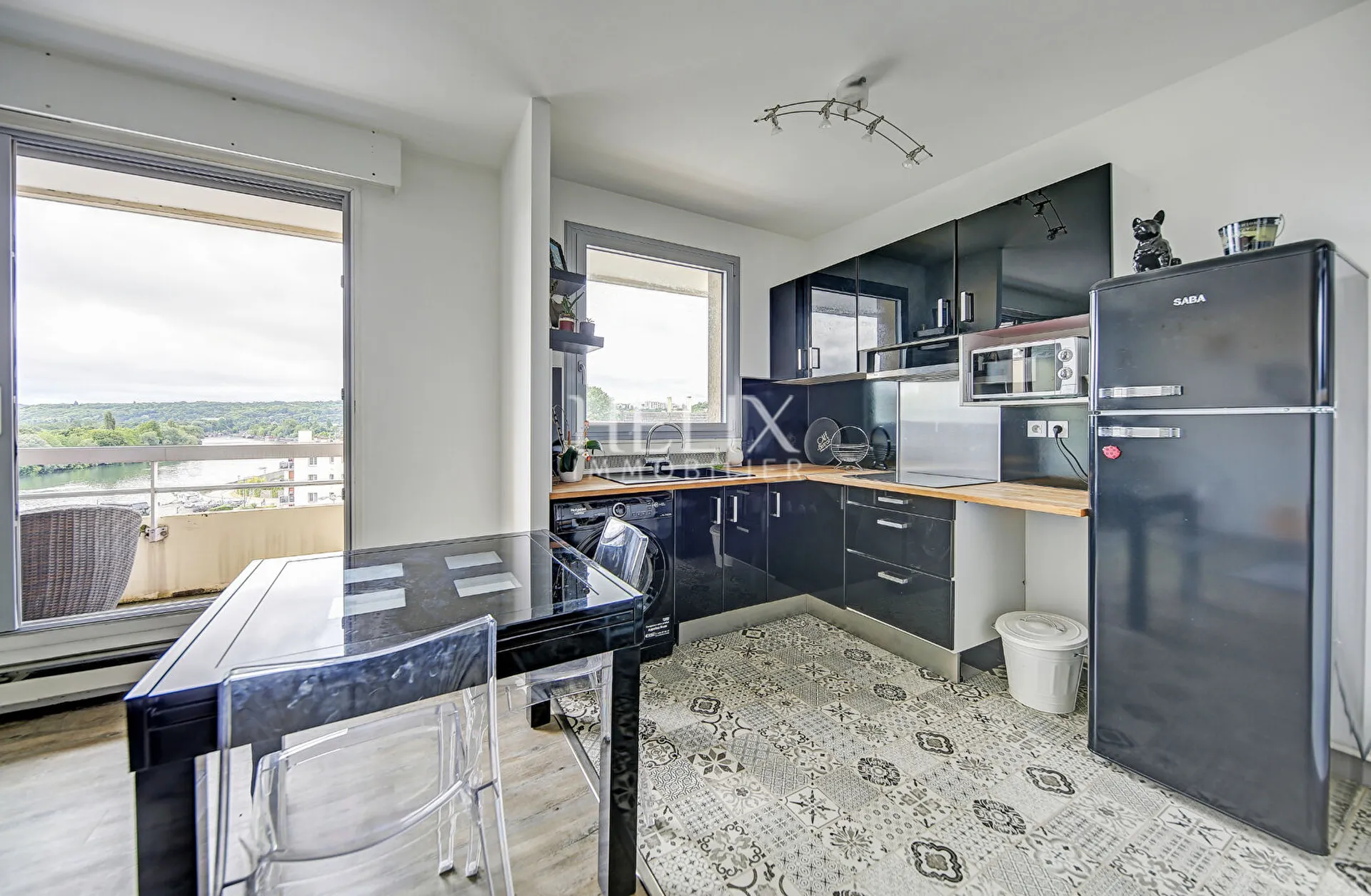 Magnifique 2 pièces au dernier étage avec balcon vue Seine