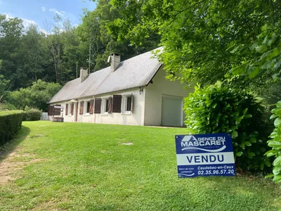 Longère à vendre dans un cadre exceptionnel ! 3 chambres - 5000m² de terrain - Vue dégagée sur la vallée