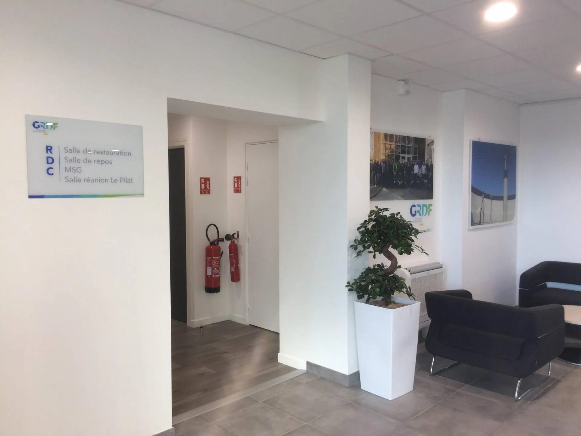 AGG PRINT réalise les enseignes, la signalétique et la décoration intérieure du nouveau site GRDF à Saint-Etienne