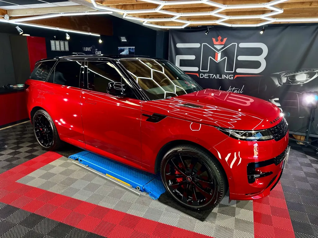 Polissage rénovation carrosserie spécialiste du traitement céramique sur lyon Range Rover sport 