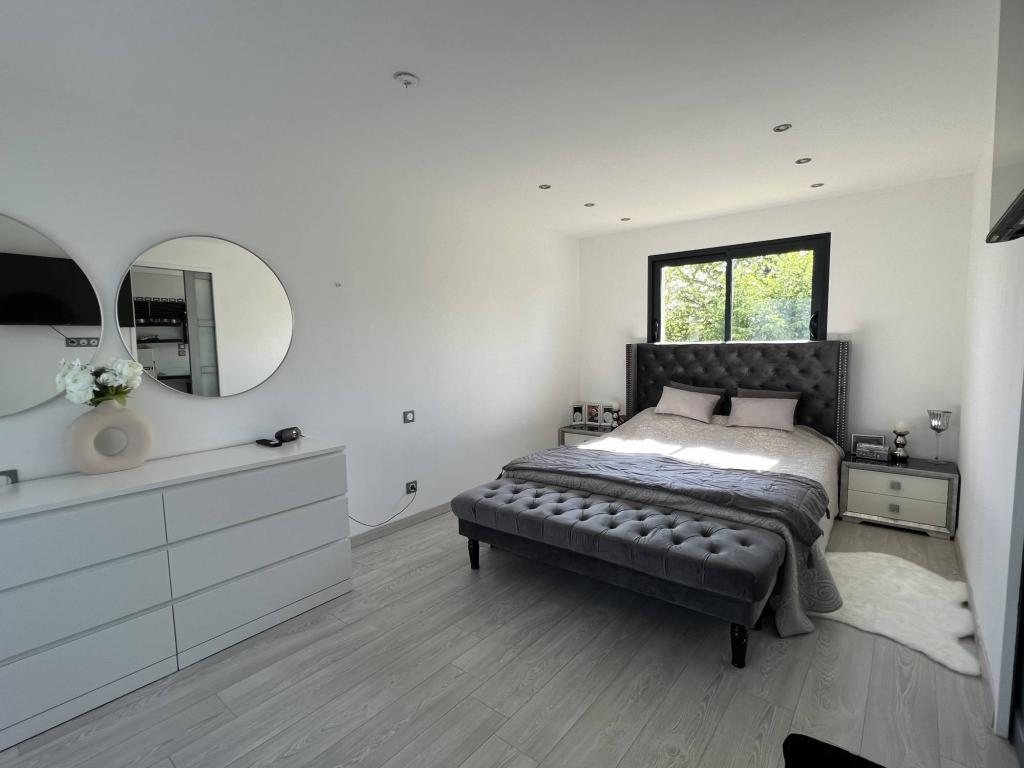 A VENDRE MAISON D'ARCHITECTE SUR LES ESSARTS