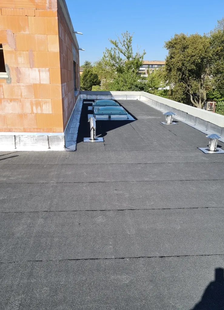 Devis artisan pour étanchéité toiture bicouche pour protéger votre structure contre les infiltrations d’eau à Bègles en Gironde