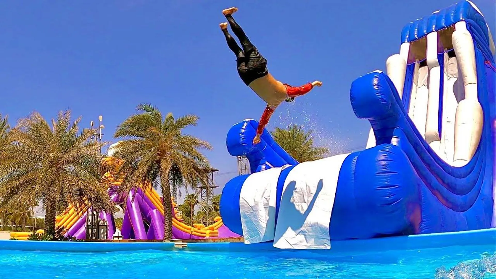 Toboggan aquatique gonflable à la vente en France